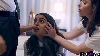 السمراوات يساعدن بعضهن البعض عندما يتعين عليهن مص قضيب هذا الرجل